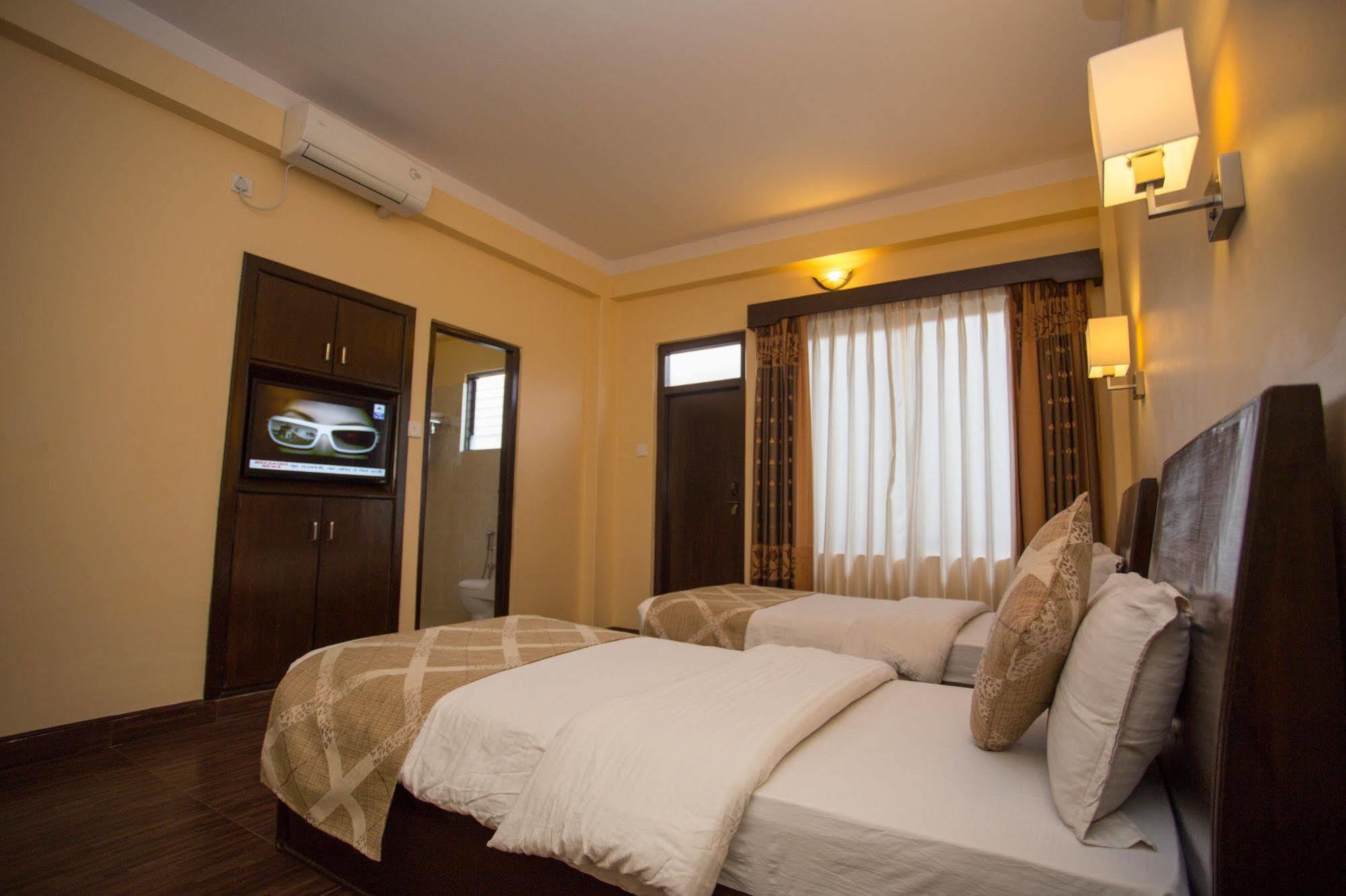 Hotel Peninsula Pokhara Exterior foto